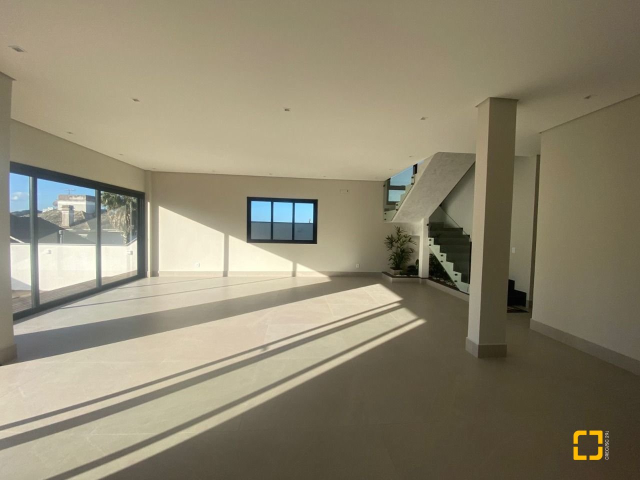 Casa com 300m², 3 quartos (sendo 2 suítes), 2 garagens, no bairro Pedra Branca em Palhoça