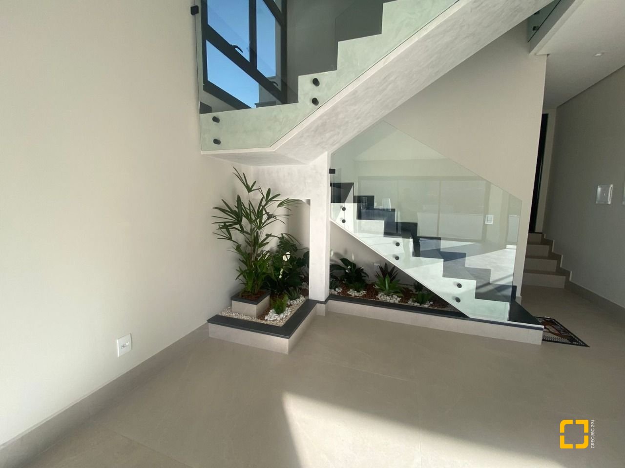 Casa com 300m², 3 quartos (sendo 2 suítes), 2 garagens, no bairro Pedra Branca em Palhoça
