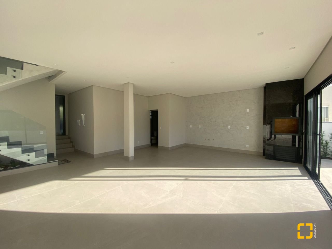 Casa com 300m², 3 quartos (sendo 2 suítes), 2 garagens, no bairro Pedra Branca em Palhoça