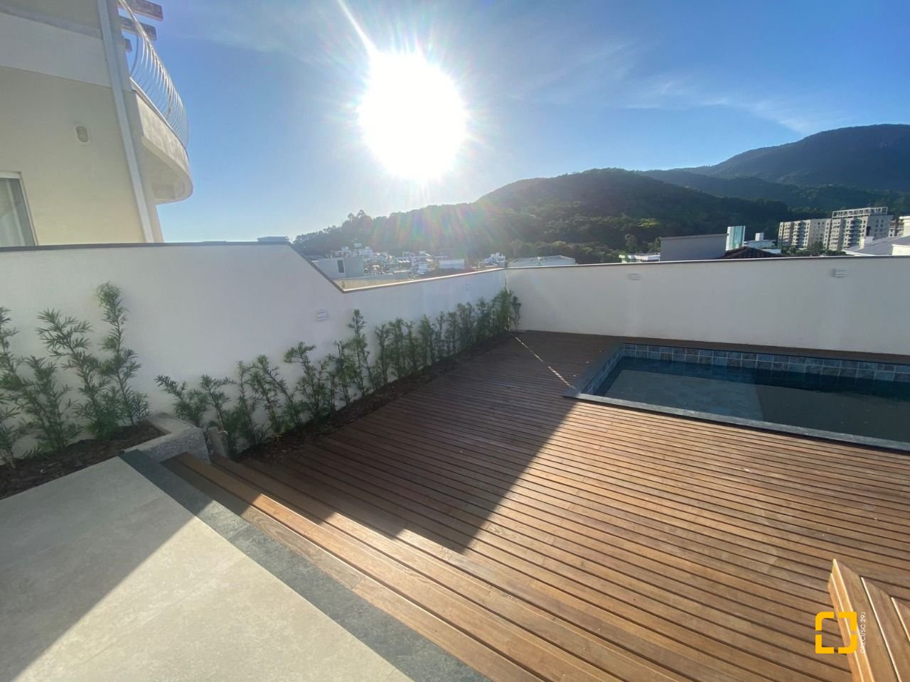 Casa com 300m², 3 quartos (sendo 2 suítes), 2 garagens, no bairro Pedra Branca em Palhoça
