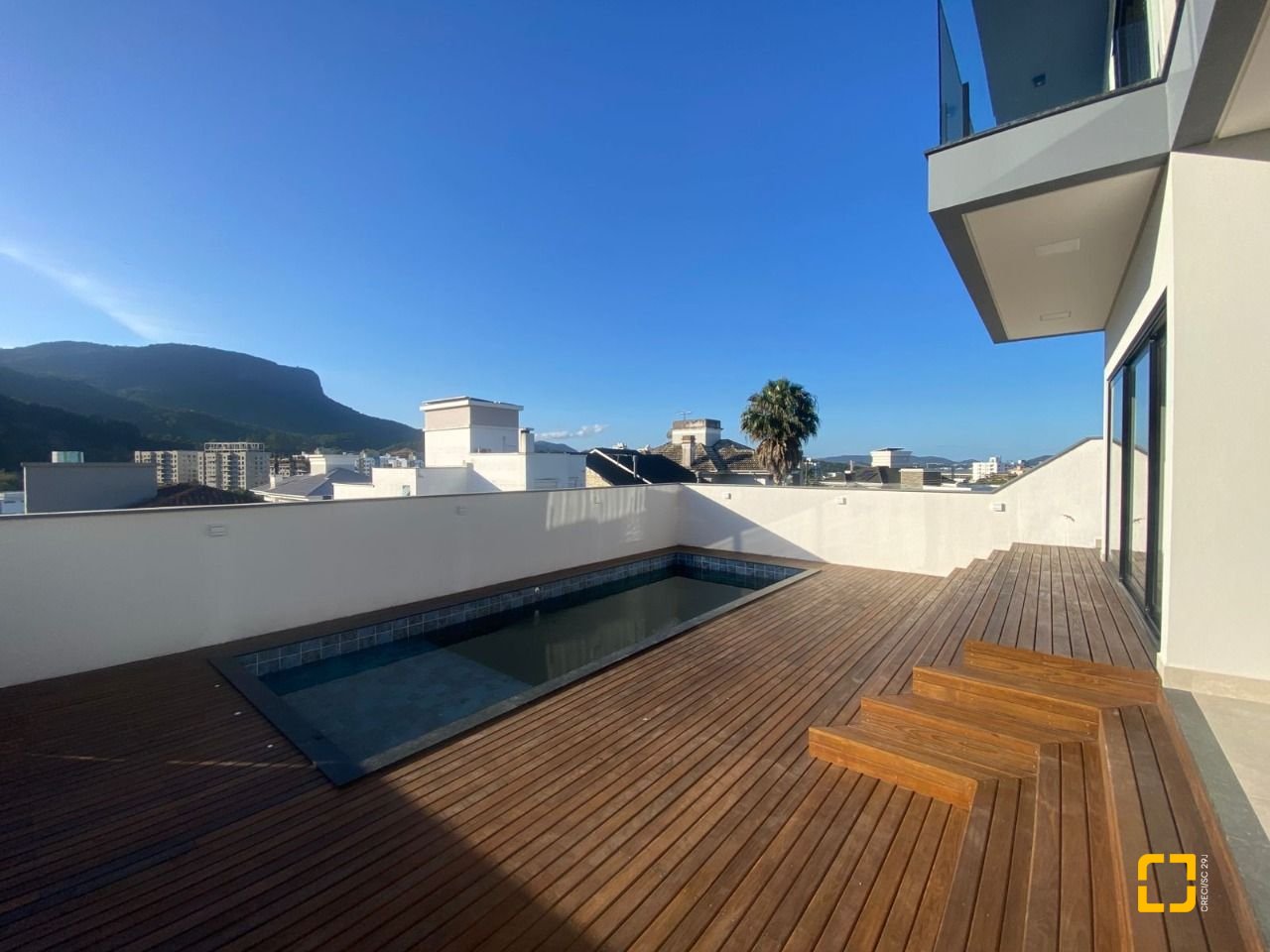 Casa com 300m², 3 quartos (sendo 2 suítes), 2 garagens, no bairro Pedra Branca em Palhoça