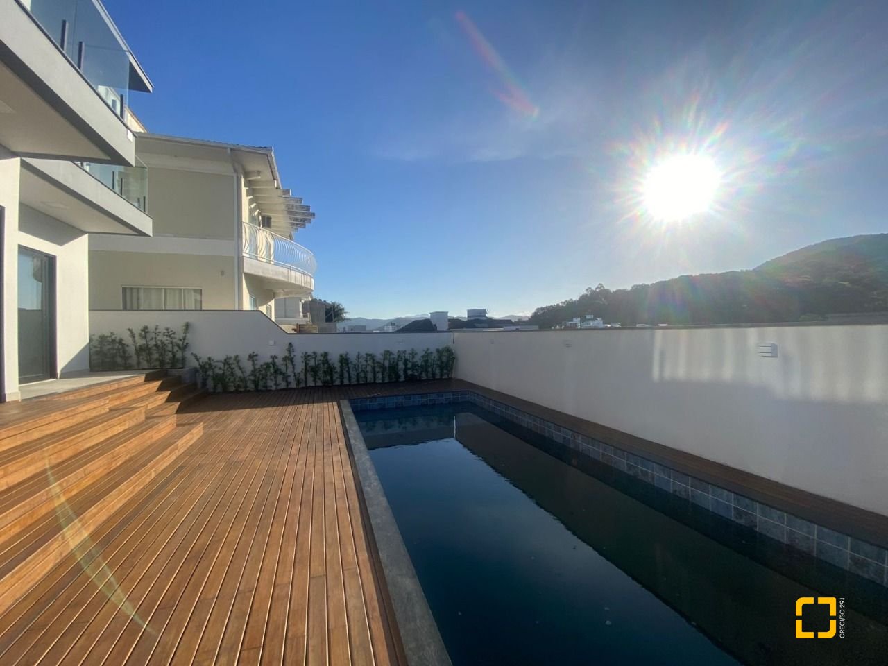 Casa com 300m², 3 quartos (sendo 2 suítes), 2 garagens, no bairro Pedra Branca em Palhoça