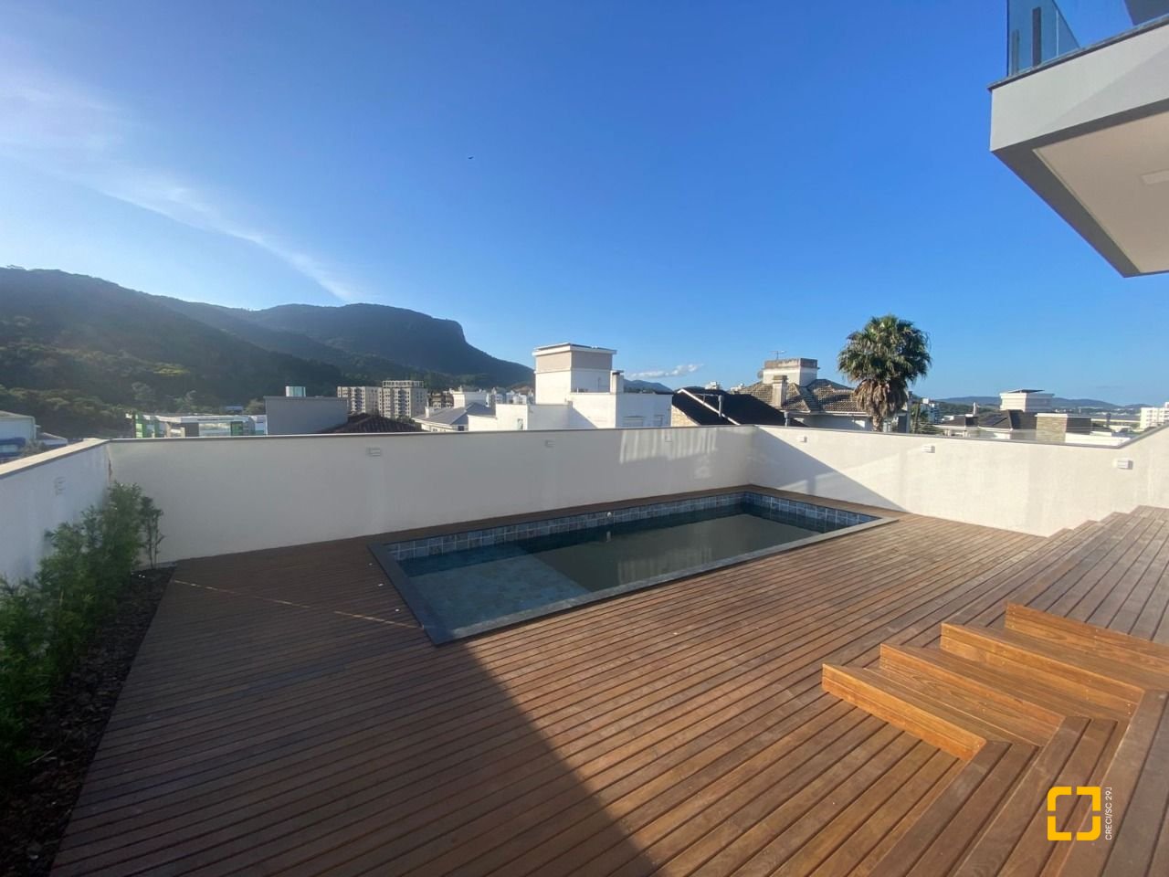 Casa com 300m², 3 quartos (sendo 2 suítes), 2 garagens, no bairro Pedra Branca em Palhoça
