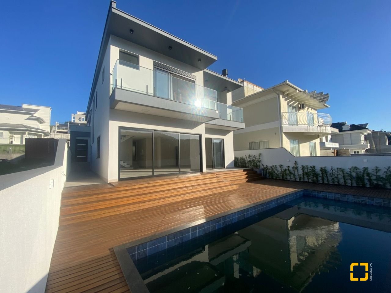 Casa com 300m², 3 quartos (sendo 2 suítes), 2 garagens, no bairro Pedra Branca em Palhoça