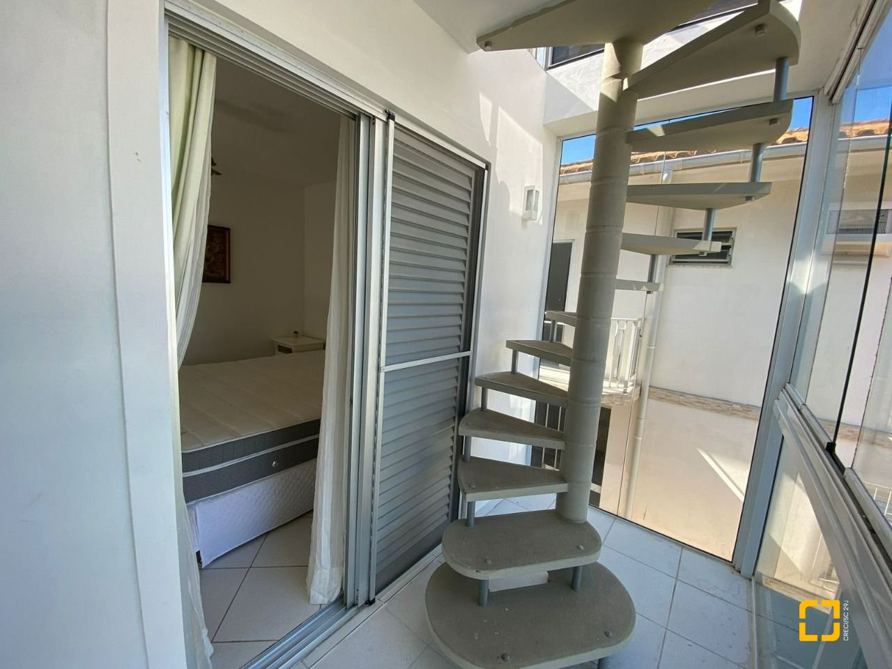 Casa com 270m², 4 garagens, no bairro Ingleses em Florianópolis