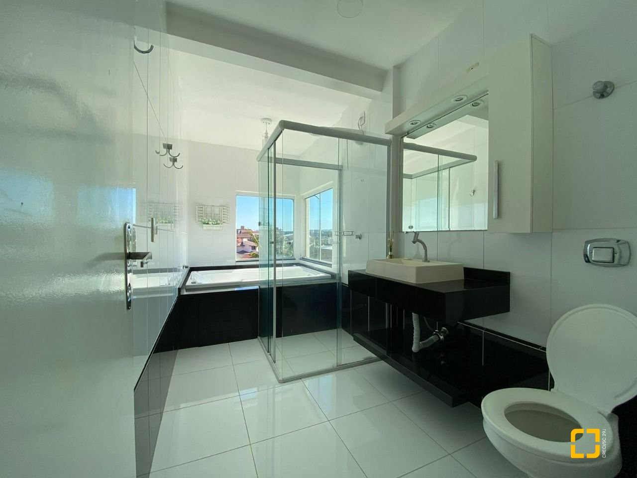 Casa com 270m², 4 garagens, no bairro Ingleses em Florianópolis