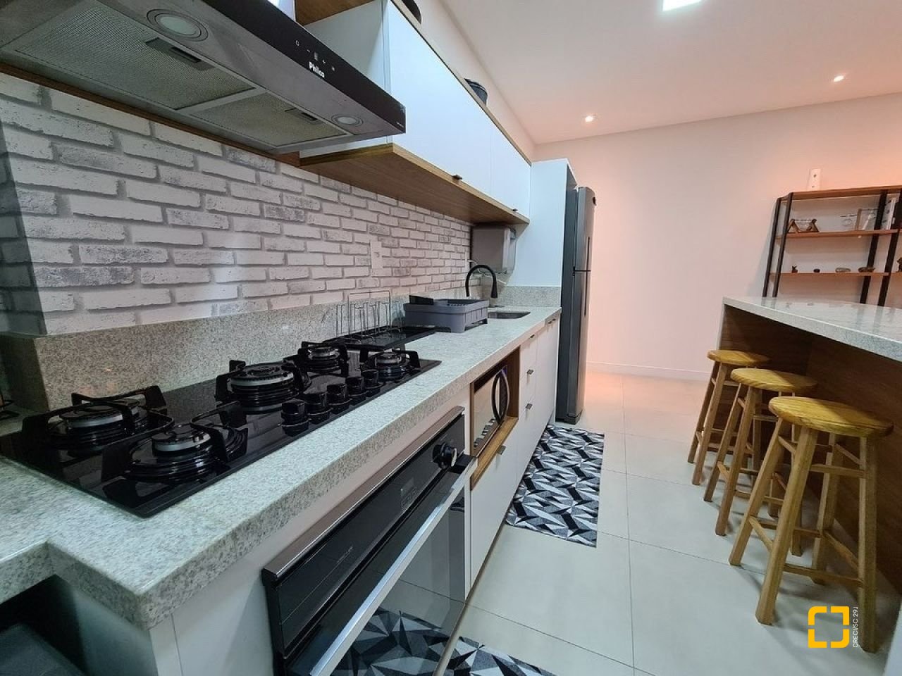 Apartamento com 81m², 4 quartos (sendo 2 suítes), 2 garagens, no bairro Ingleses em Florianópolis