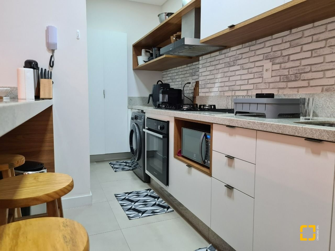 Apartamento com 81m², 4 quartos (sendo 2 suítes), 2 garagens, no bairro Ingleses em Florianópolis