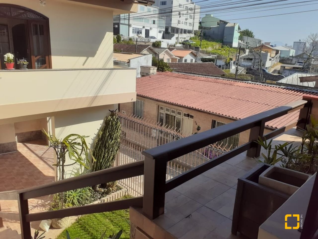 Casa com 221m², 6 quartos (sendo 2 suítes), 1 garagem, no bairro Estreito em Florianópolis