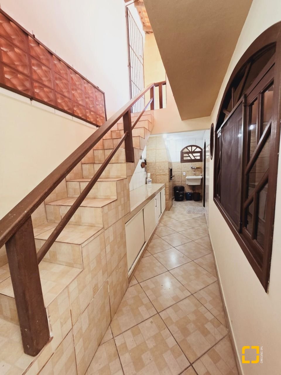 Casa com 221m², 6 quartos (sendo 2 suítes), 1 garagem, no bairro Estreito em Florianópolis