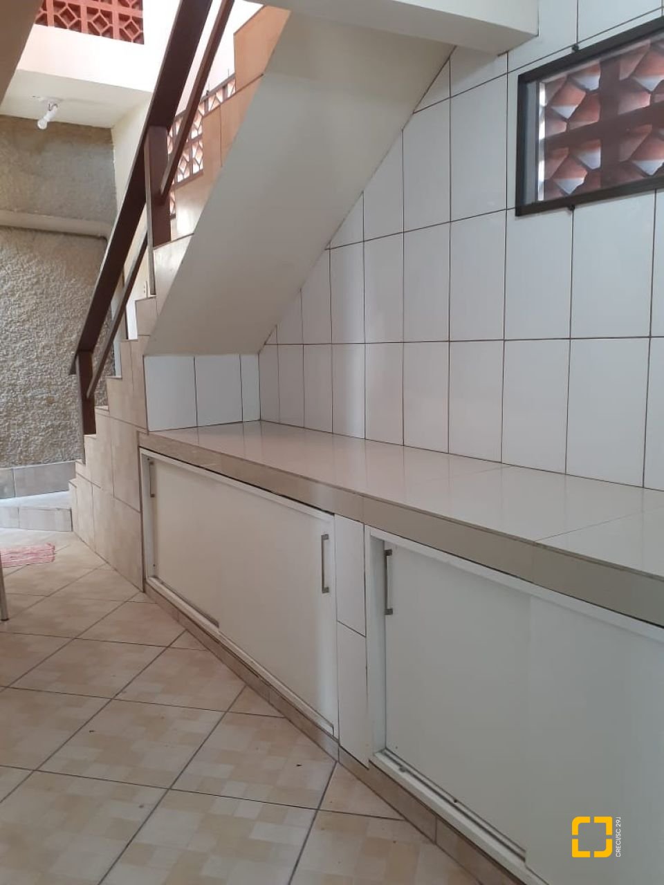 Casa com 221m², 6 quartos (sendo 2 suítes), 1 garagem, no bairro Estreito em Florianópolis