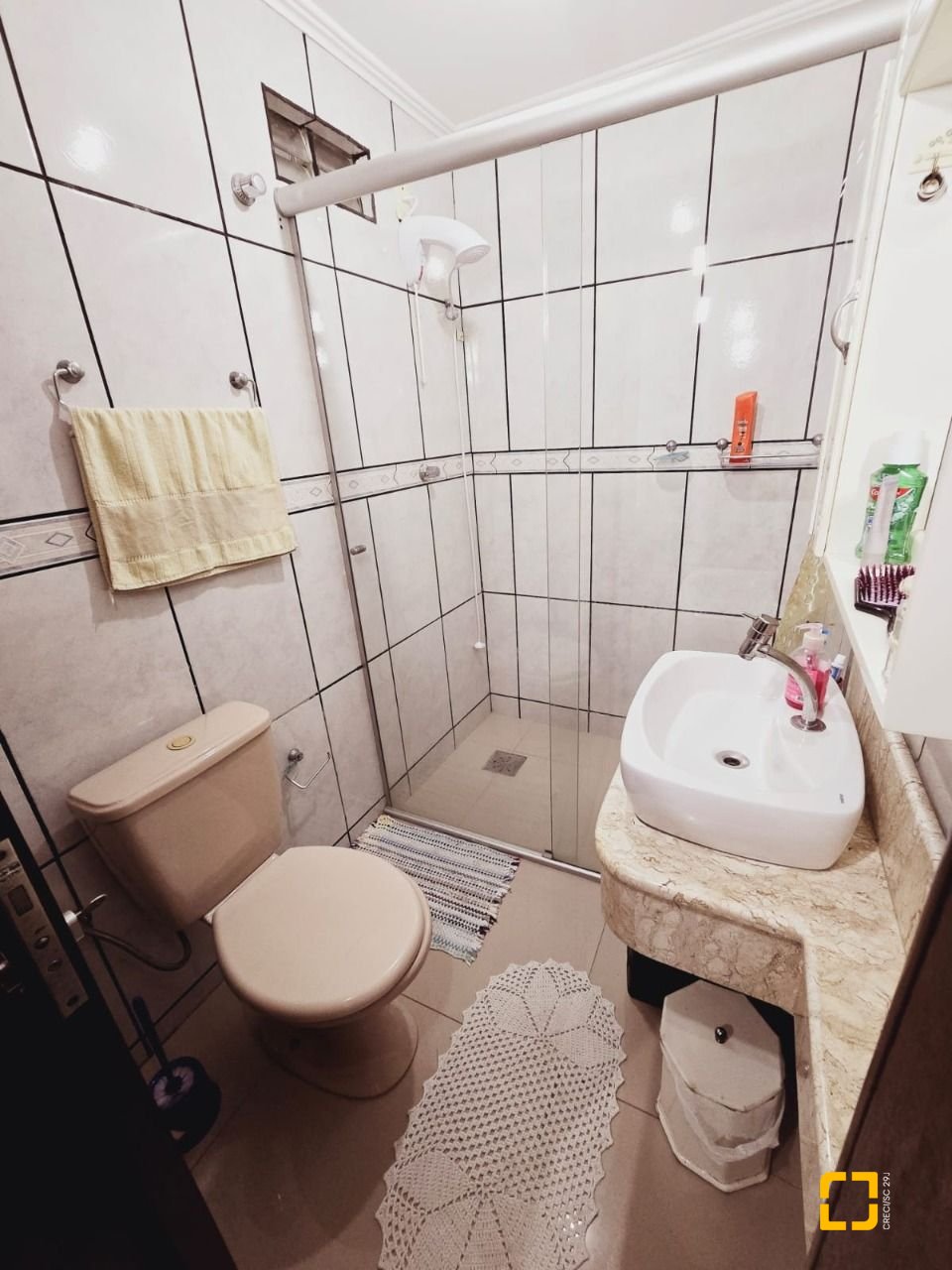 Casa com 221m², 6 quartos (sendo 2 suítes), 1 garagem, no bairro Estreito em Florianópolis