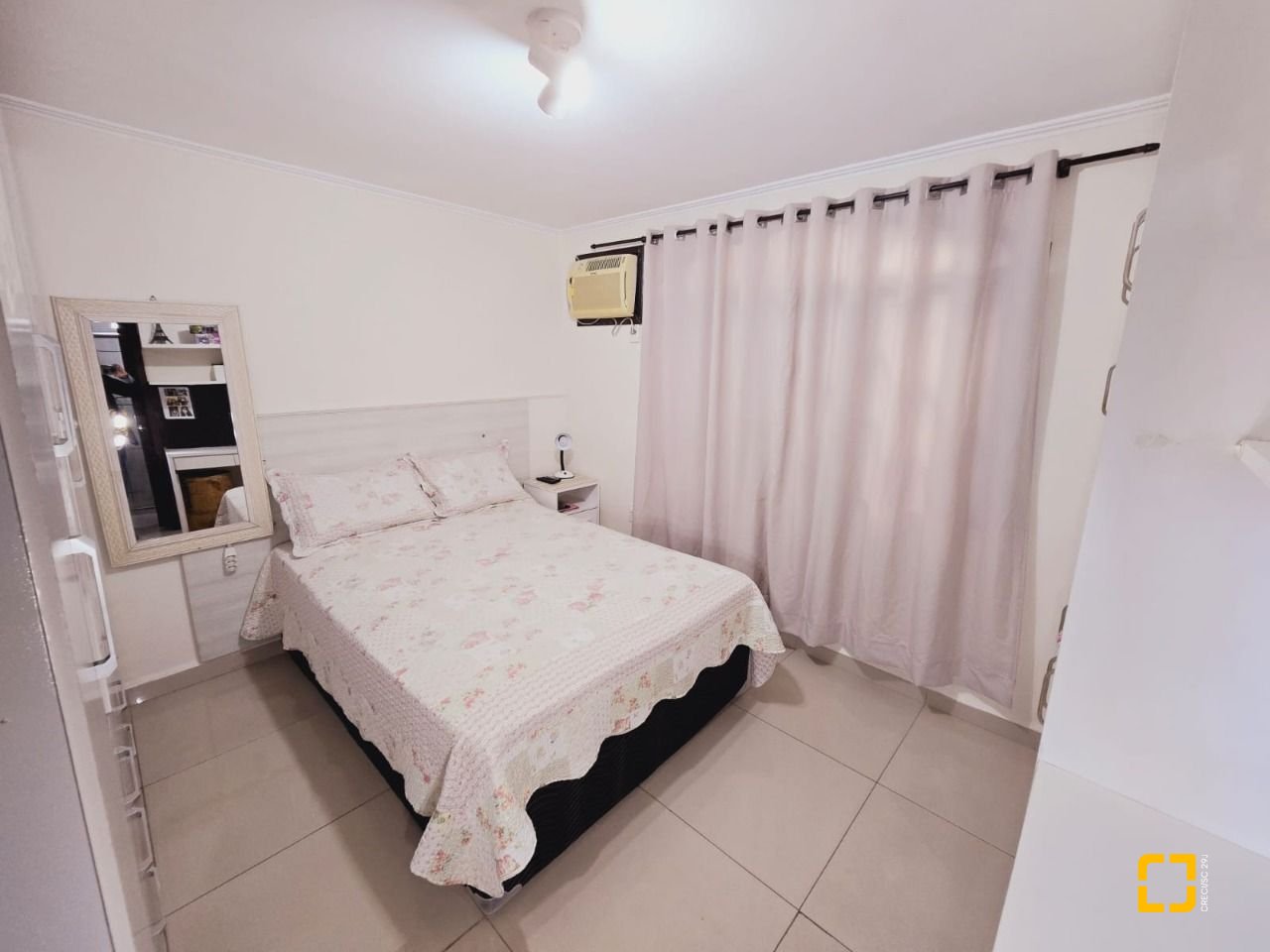 Casa com 221m², 6 quartos (sendo 2 suítes), 1 garagem, no bairro Estreito em Florianópolis