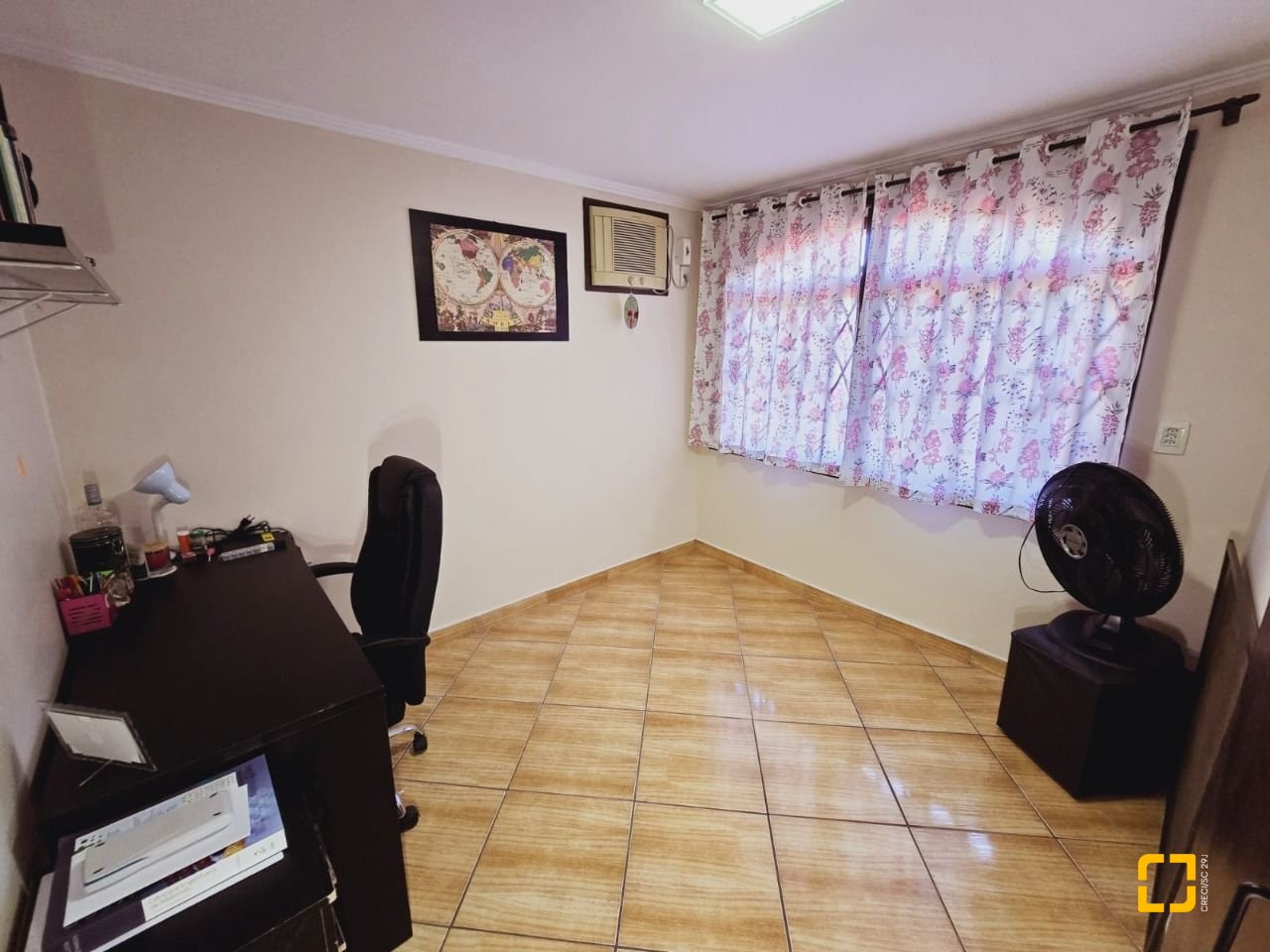 Casa com 221m², 6 quartos (sendo 2 suítes), 1 garagem, no bairro Estreito em Florianópolis