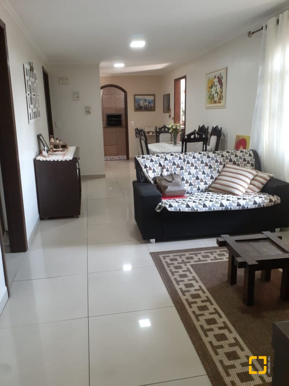 Casa com 221m², 6 quartos (sendo 2 suítes), 1 garagem, no bairro Estreito em Florianópolis