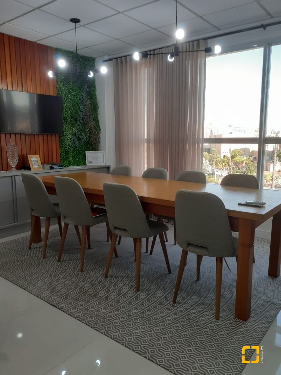 Sala com 32m², no bairro Barreiros em São José