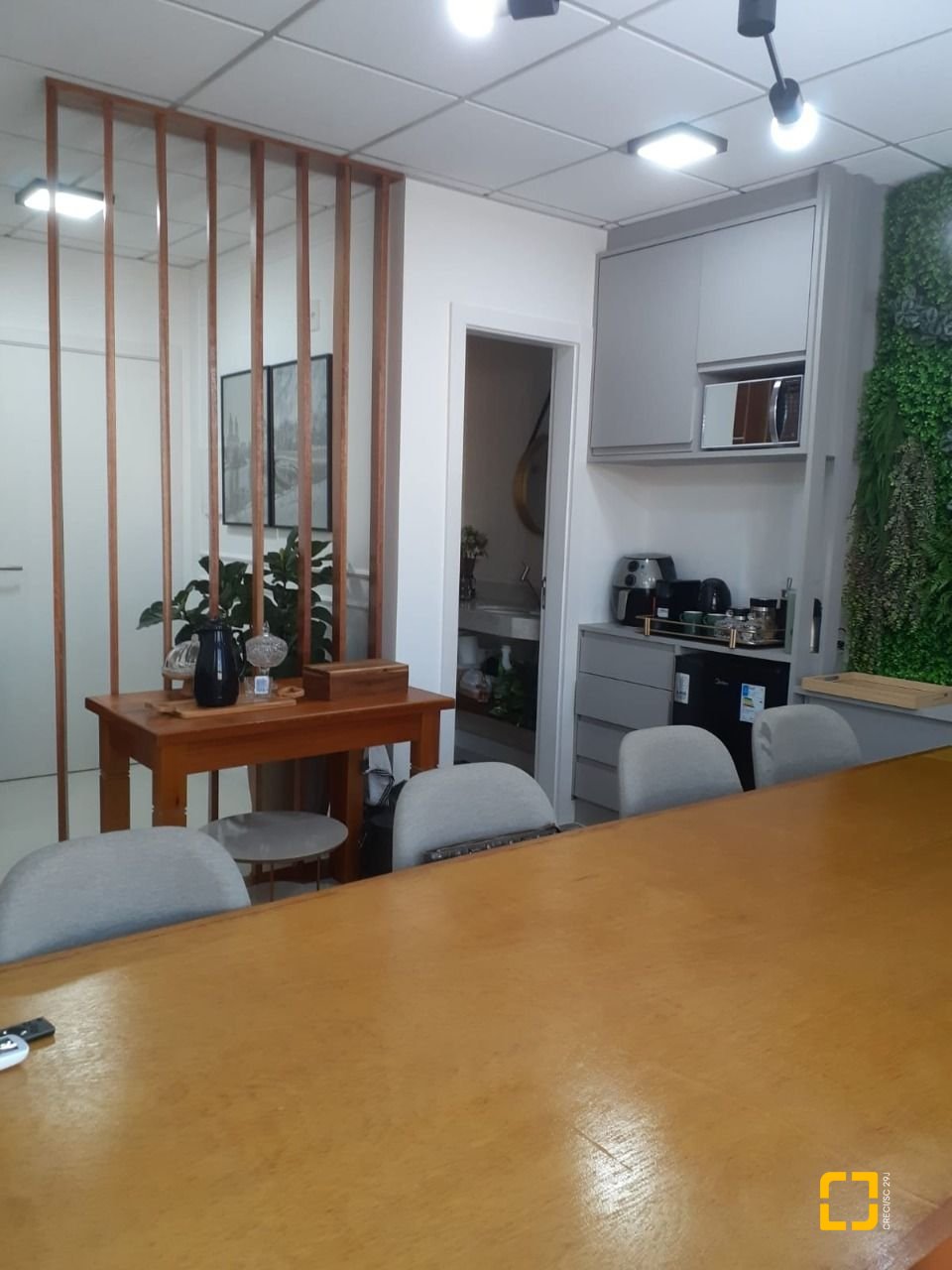 Sala com 32m², no bairro Barreiros em São José