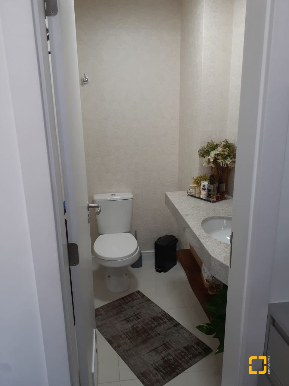 Sala com 32m², no bairro Barreiros em São José