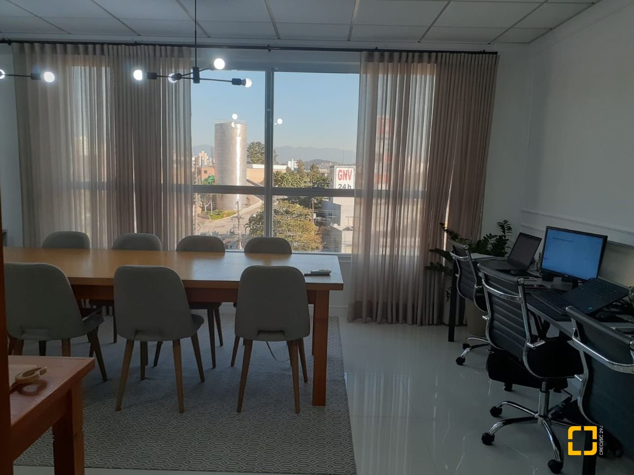 Sala com 32m², no bairro Barreiros em São José