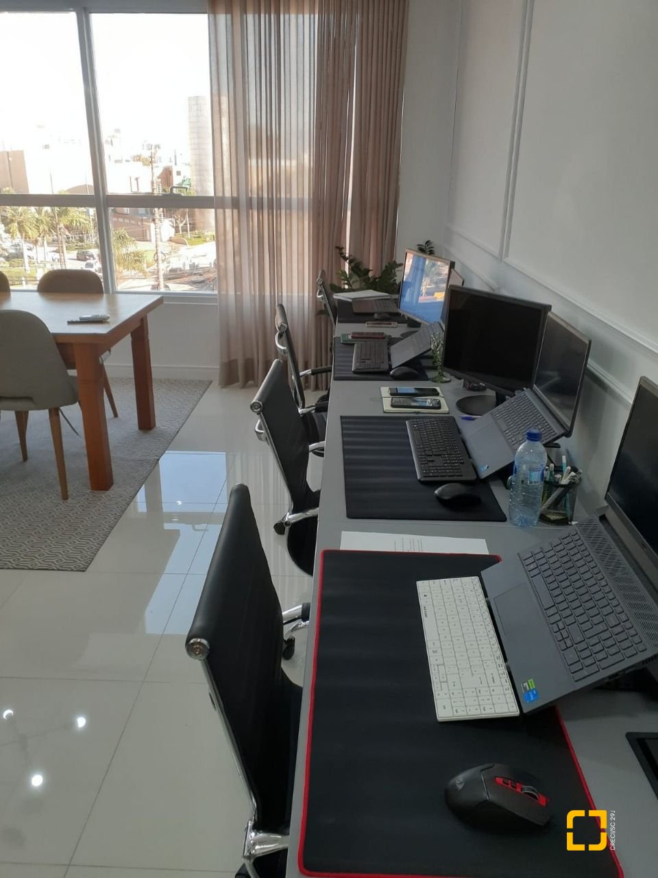 Sala com 32m², no bairro Barreiros em São José