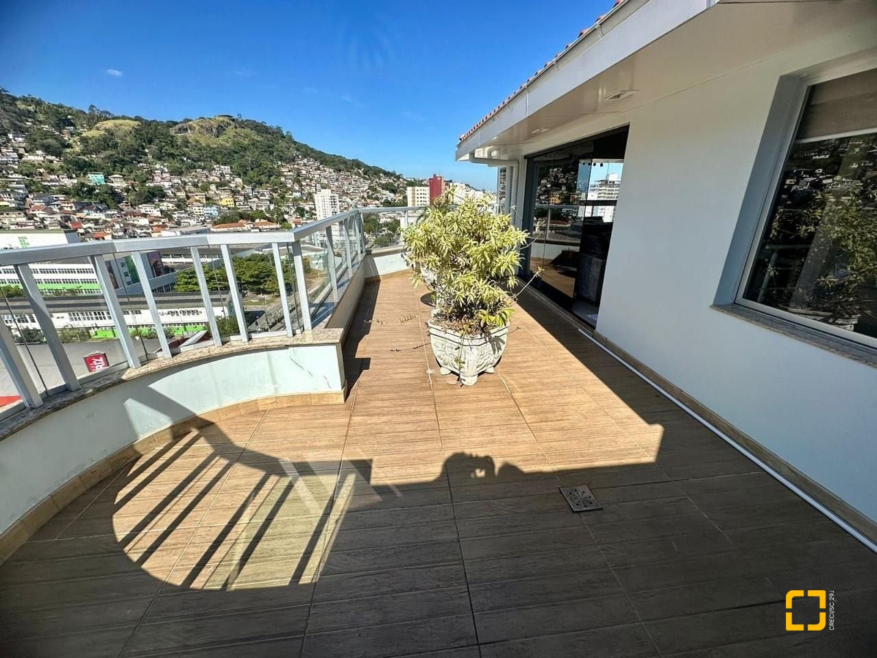 Cobertura com 162m², 4 quartos (sendo 1 suíte), 1 garagem, no bairro Centro em Florianópolis
