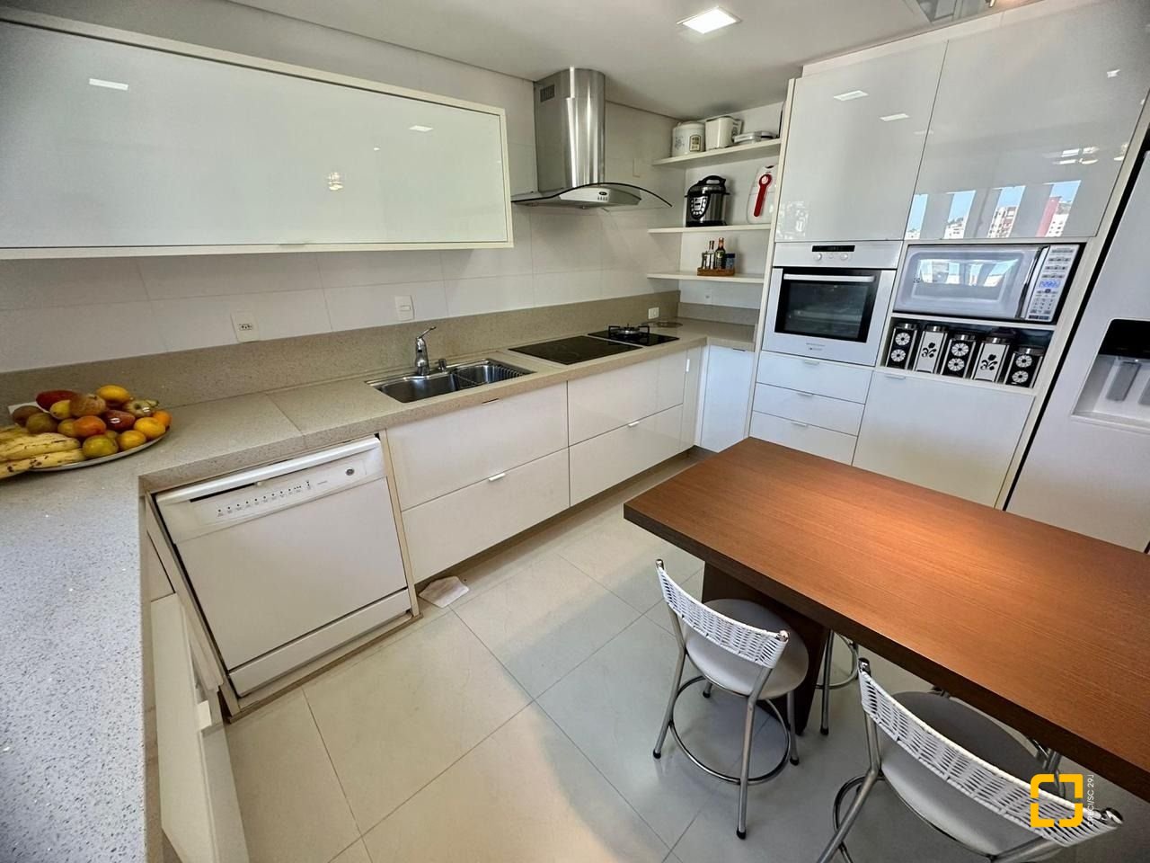 Cobertura com 162m², 4 quartos (sendo 1 suíte), 1 garagem, no bairro Centro em Florianópolis