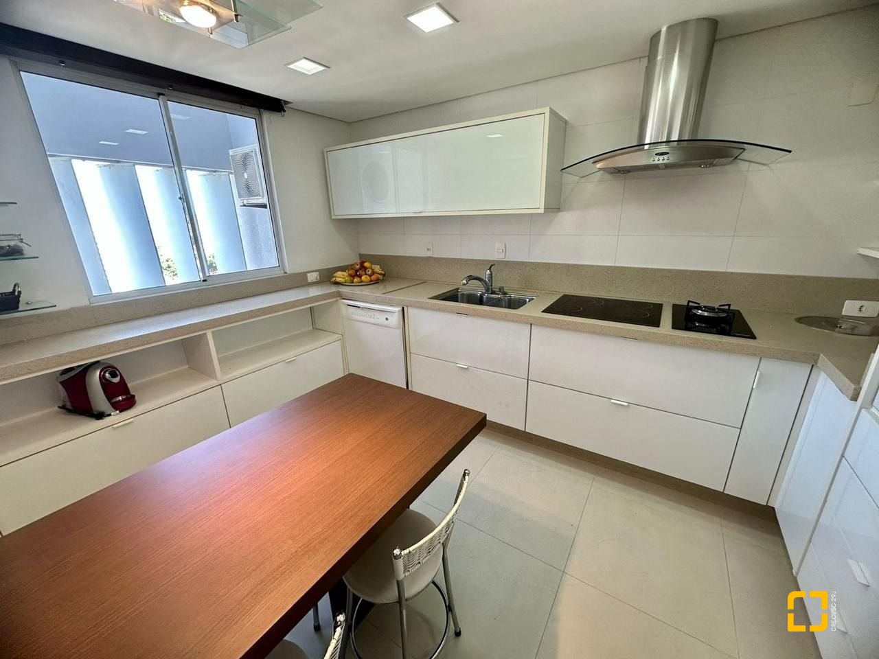 Cobertura com 162m², 4 quartos (sendo 1 suíte), 1 garagem, no bairro Centro em Florianópolis