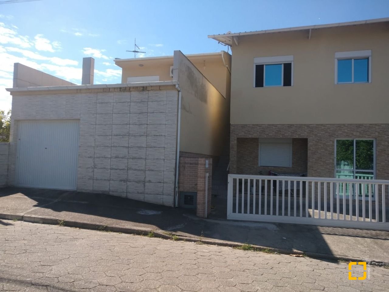 Casa com 350m², 7 quartos (sendo 1 suíte), 5 garagens, no bairro Passa Vinte em Palhoça
