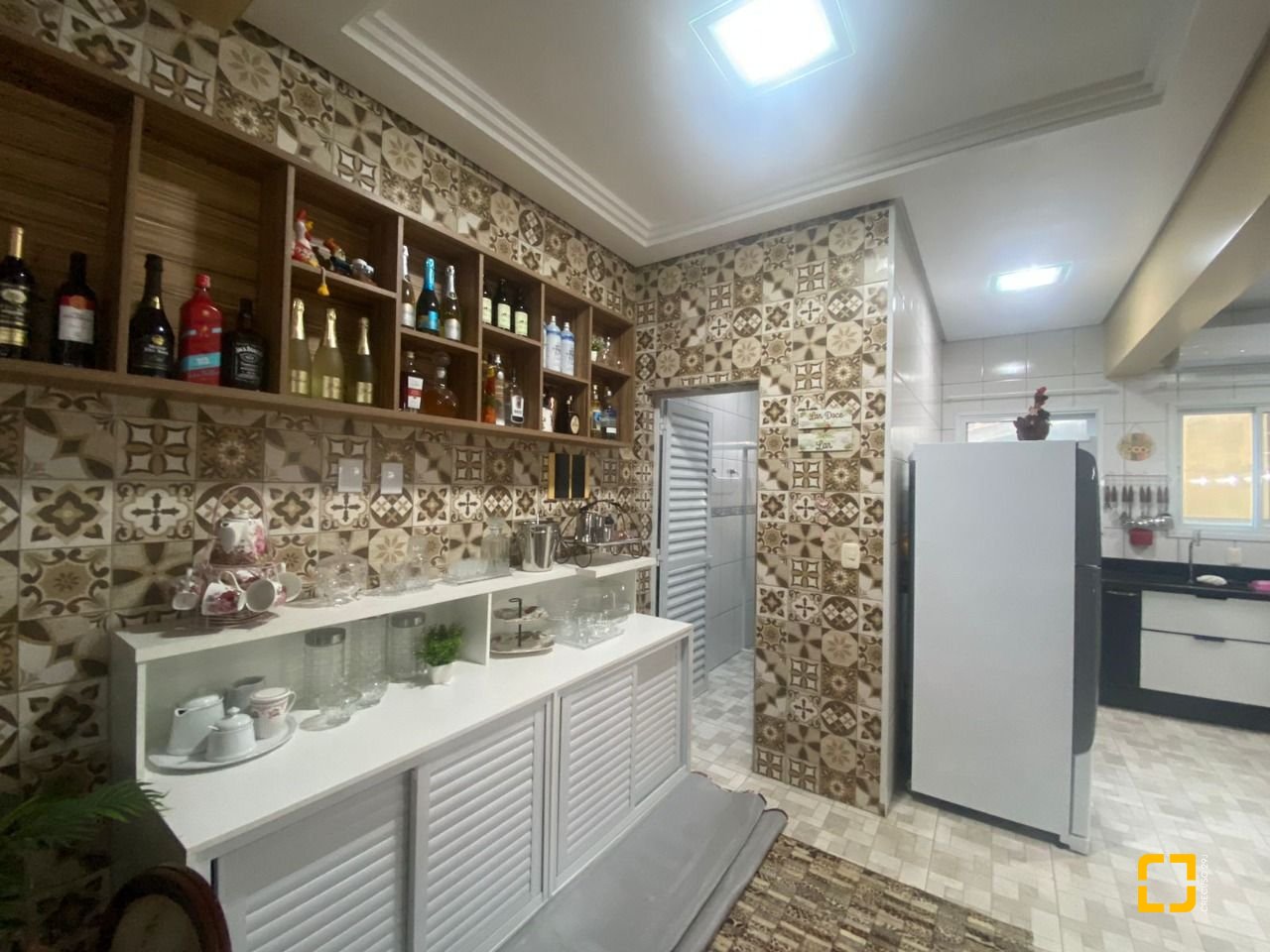 Casa com 350m², 7 quartos (sendo 1 suíte), 5 garagens, no bairro Passa Vinte em Palhoça