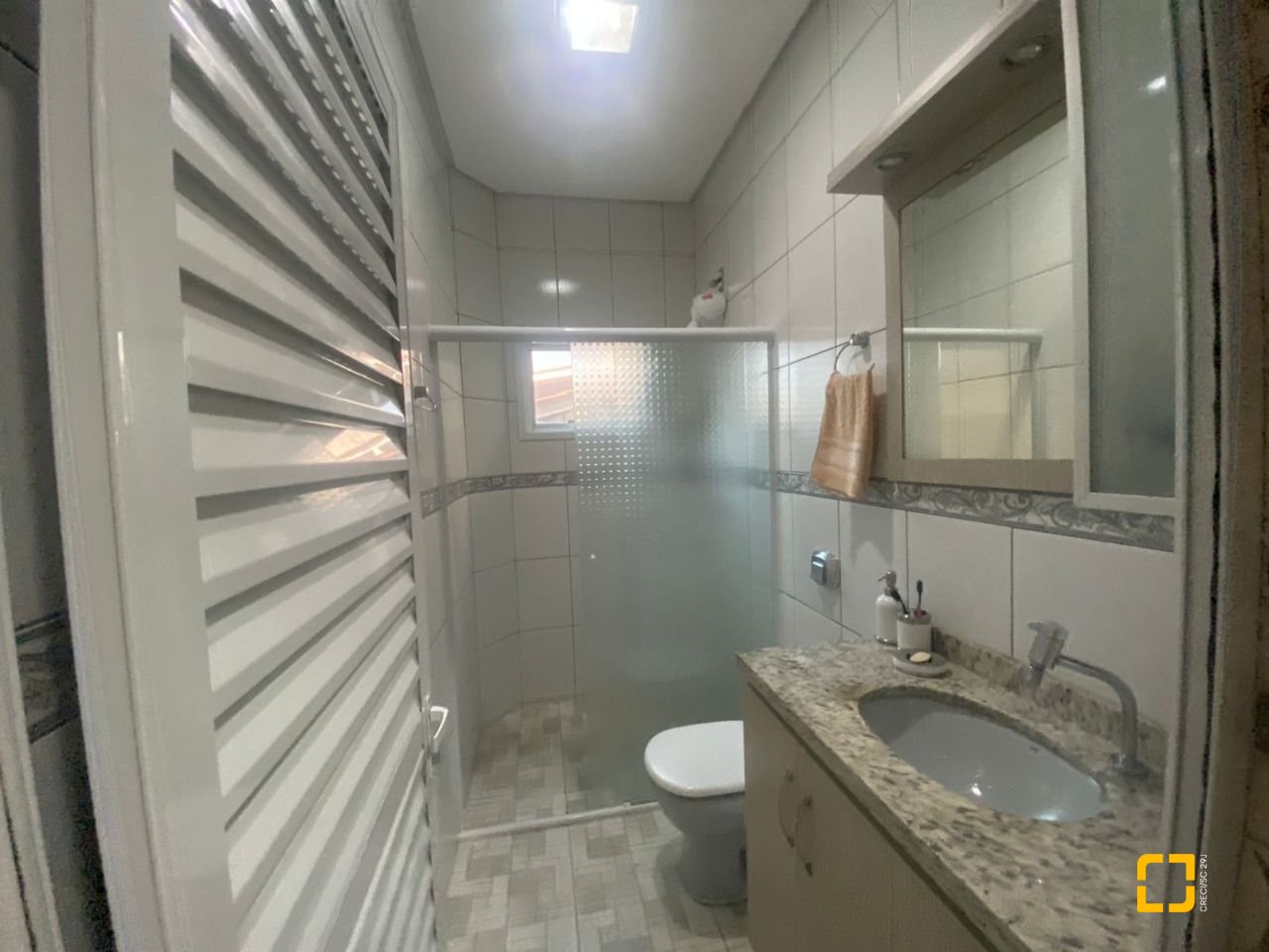 Casa com 350m², 7 quartos (sendo 1 suíte), 5 garagens, no bairro Passa Vinte em Palhoça