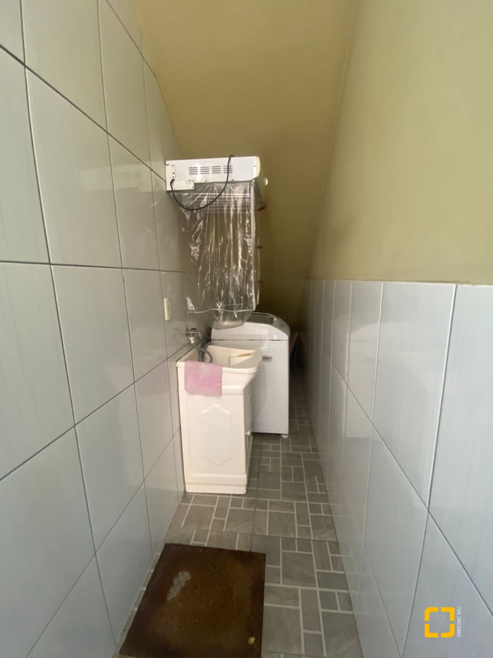 Casa com 350m², 7 quartos (sendo 1 suíte), 5 garagens, no bairro Passa Vinte em Palhoça