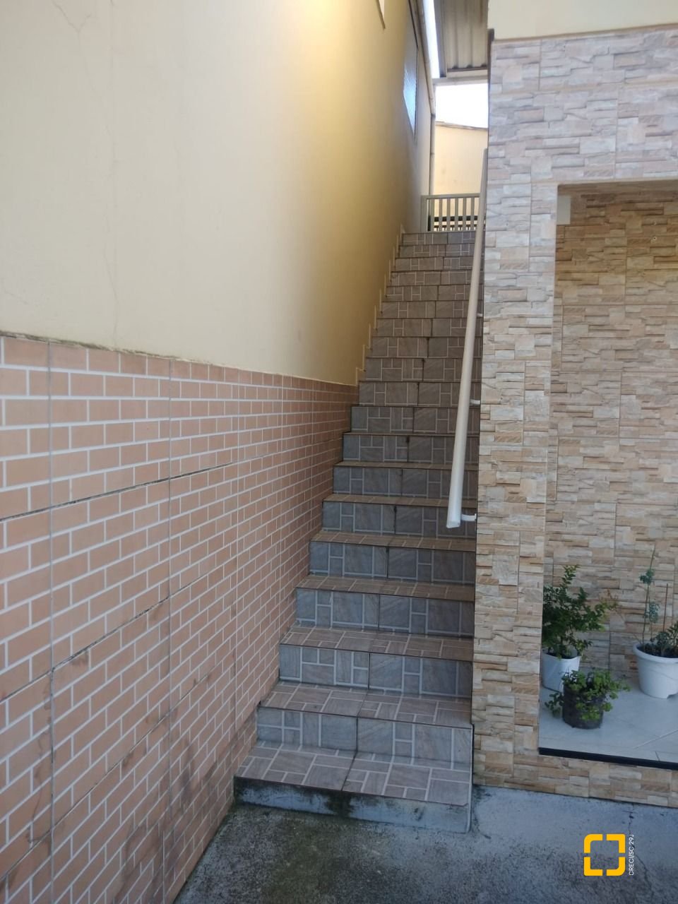 Casa com 350m², 7 quartos (sendo 1 suíte), 5 garagens, no bairro Passa Vinte em Palhoça