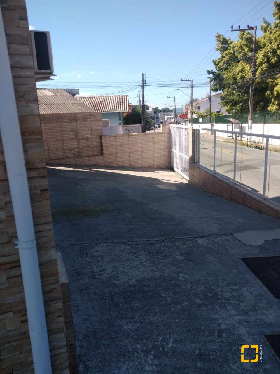 Casa com 350m², 7 quartos (sendo 1 suíte), 5 garagens, no bairro Passa Vinte em Palhoça