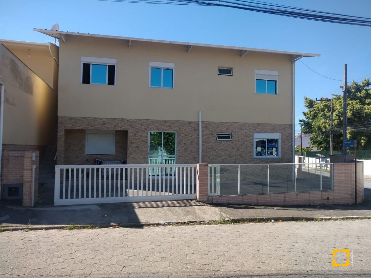 Casa com 350m², 7 quartos (sendo 1 suíte), 5 garagens, no bairro Passa Vinte em Palhoça