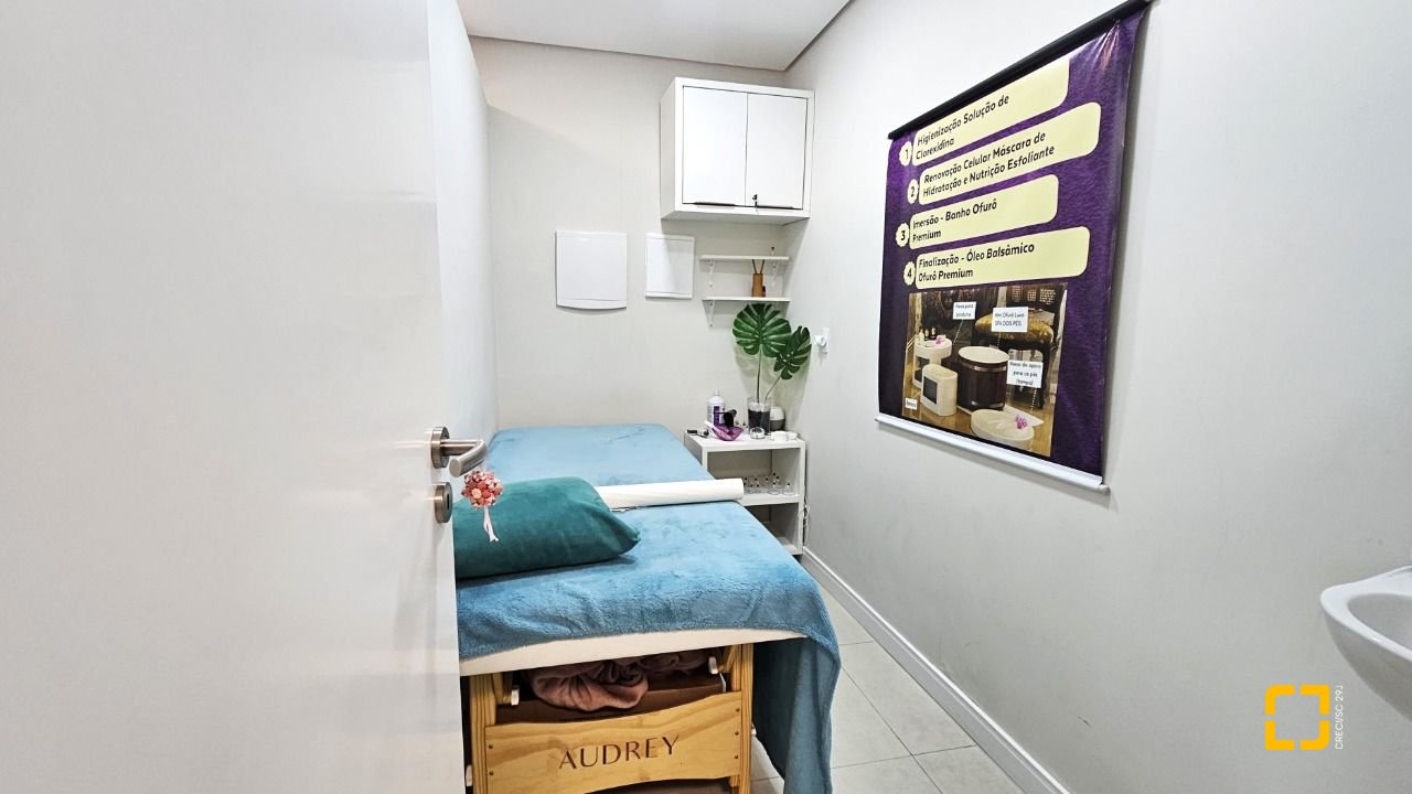 Prédio com 240m², 2 garagens, no bairro Jardim Atlântico em Florianópolis
