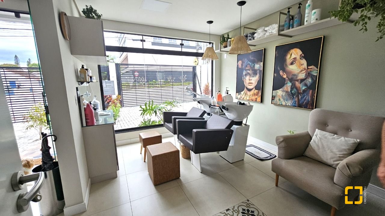 Prédio com 240m², 2 garagens, no bairro Jardim Atlântico em Florianópolis