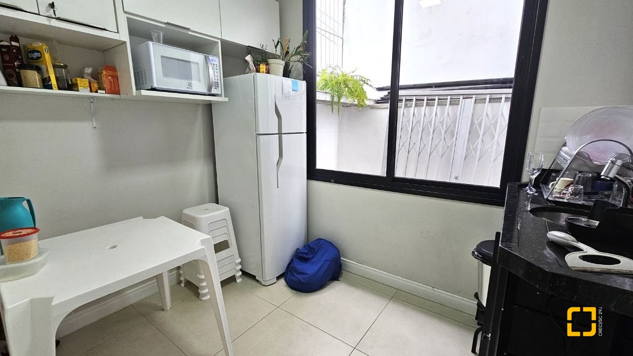 Prédio com 240m², 2 garagens, no bairro Jardim Atlântico em Florianópolis