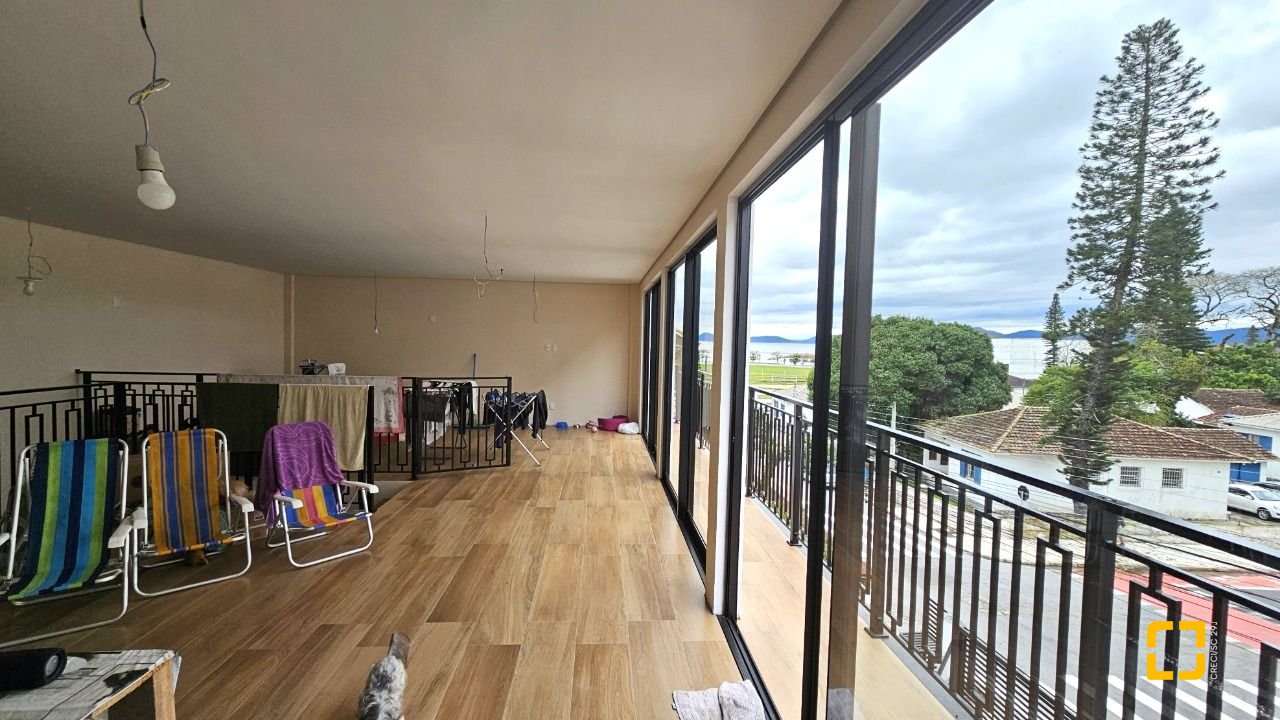 Prédio com 240m², 2 garagens, no bairro Jardim Atlântico em Florianópolis