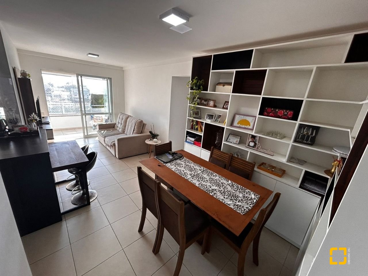 Apartamento com 83m², 3 quartos (sendo 1 suíte), 2 garagens, no bairro Pagani em Palhoça