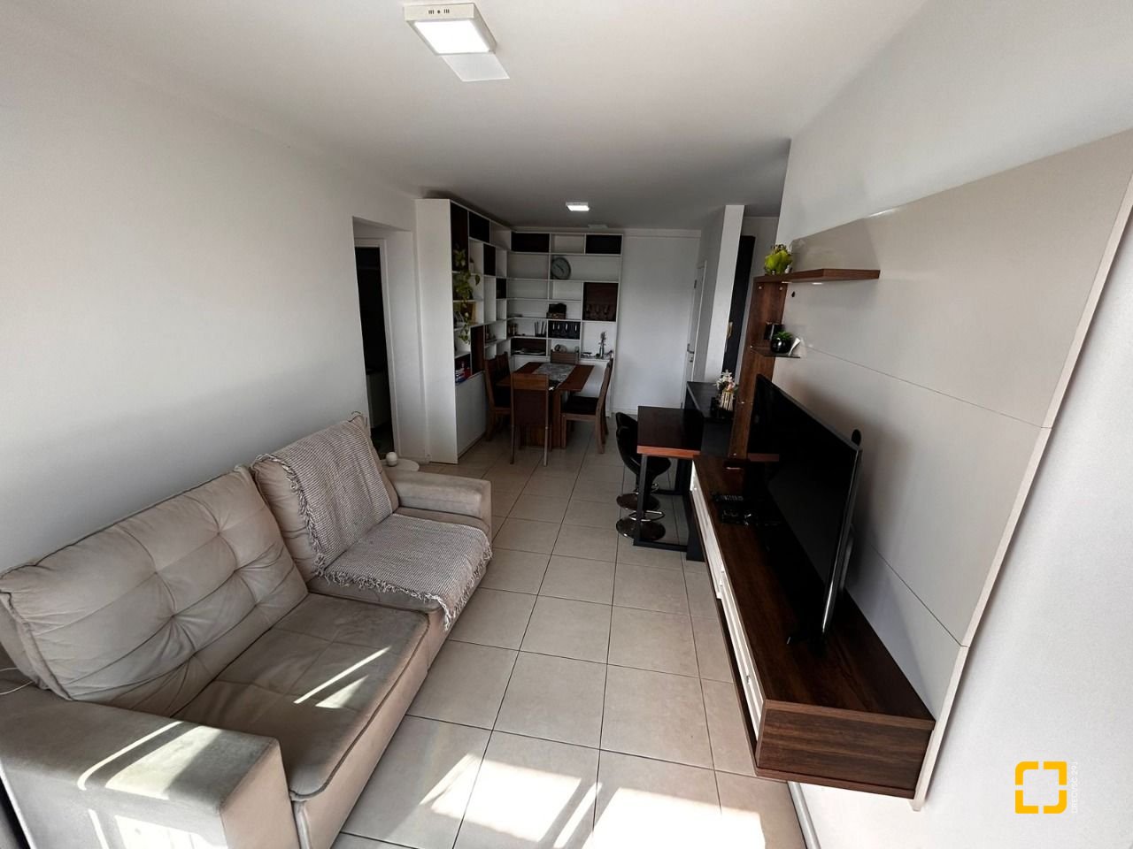 Apartamento com 83m², 3 quartos (sendo 1 suíte), 2 garagens, no bairro Pagani em Palhoça