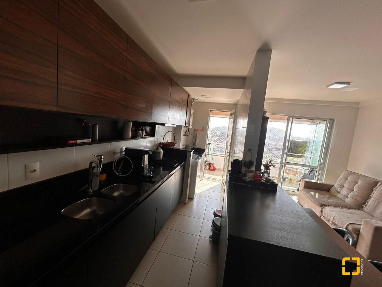 Apartamento com 83m², 3 quartos (sendo 1 suíte), 2 garagens, no bairro Pagani em Palhoça