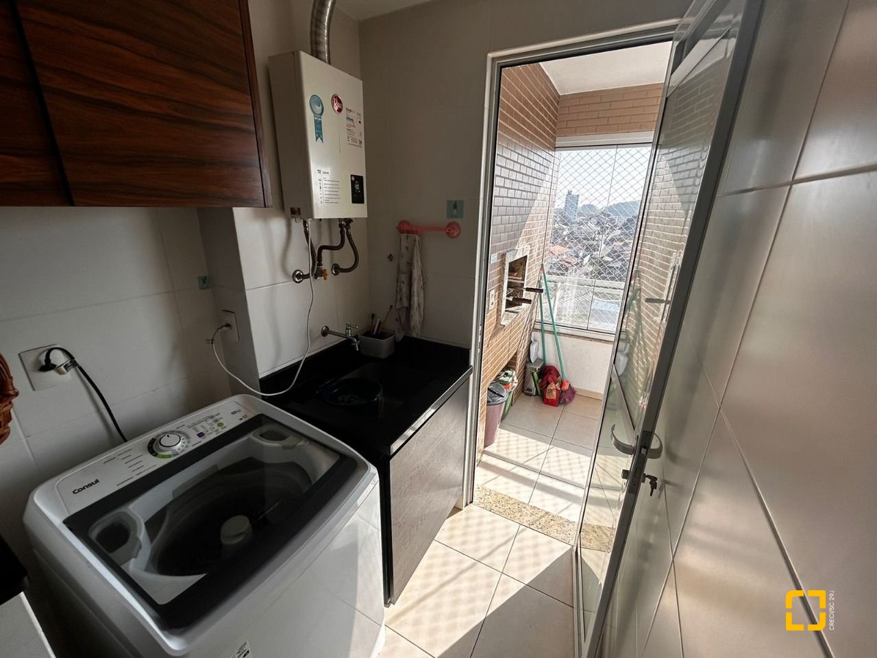 Apartamento com 83m², 3 quartos (sendo 1 suíte), 2 garagens, no bairro Pagani em Palhoça