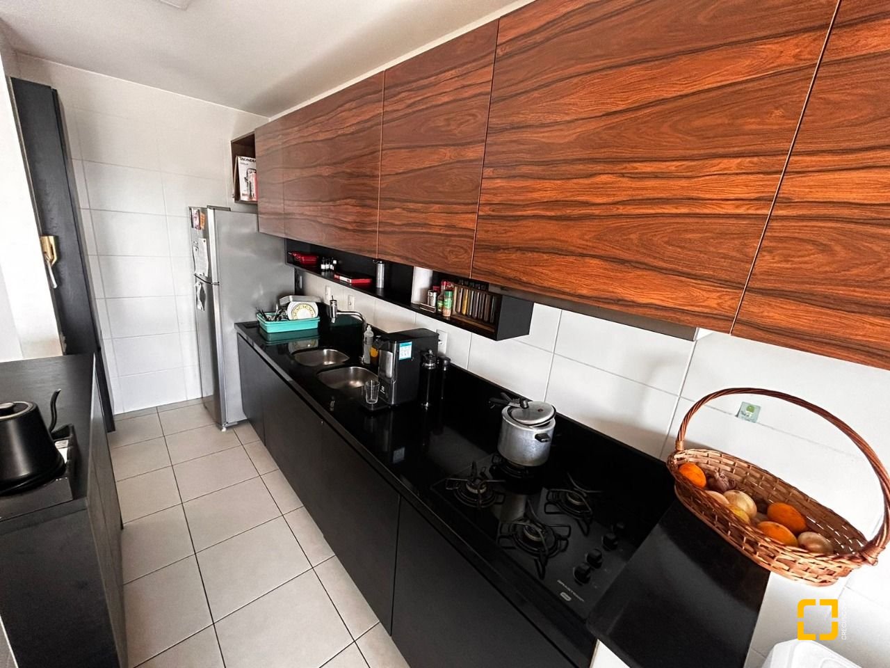 Apartamento com 83m², 3 quartos (sendo 1 suíte), 2 garagens, no bairro Pagani em Palhoça