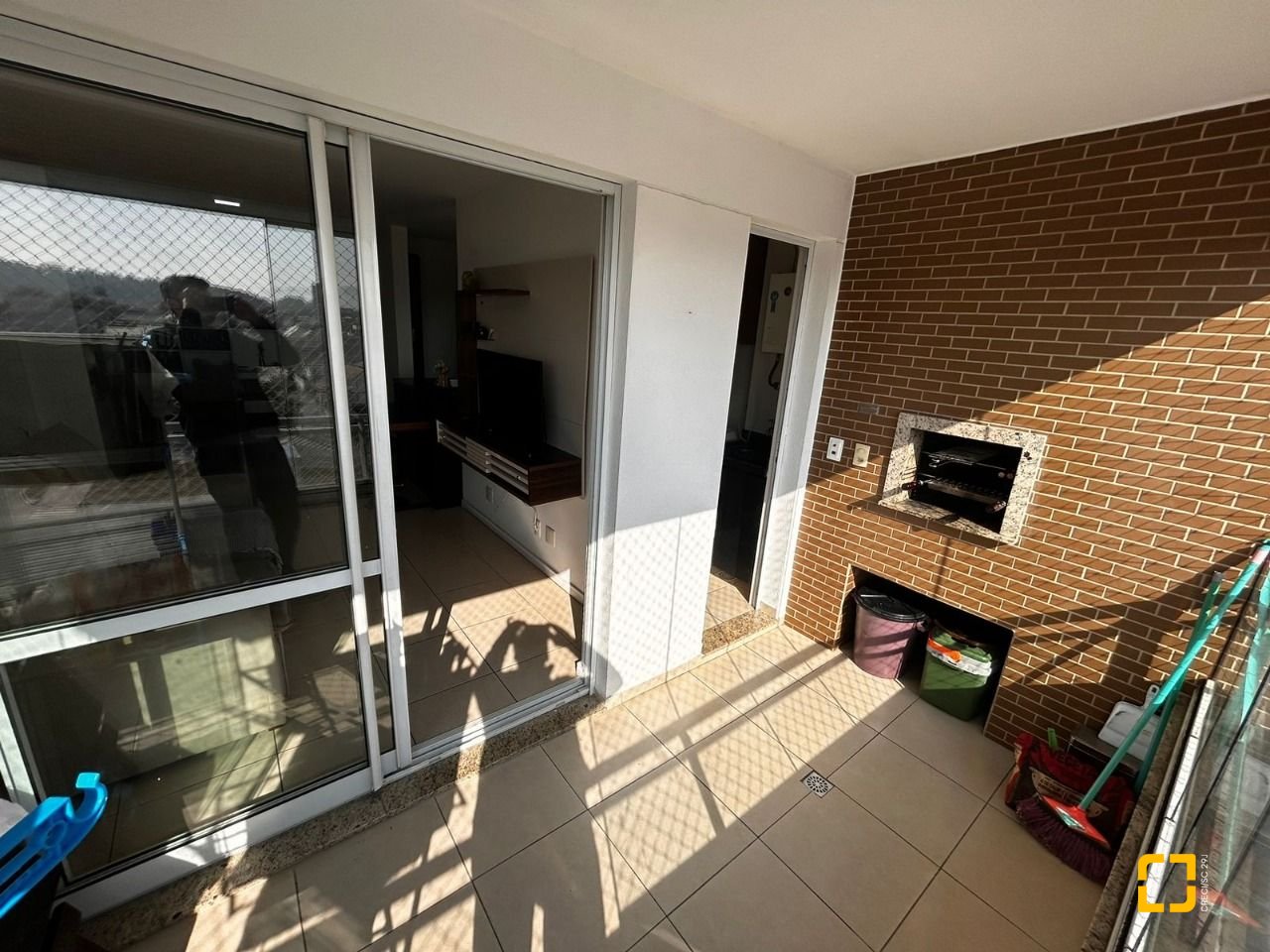 Apartamento com 83m², 3 quartos (sendo 1 suíte), 2 garagens, no bairro Pagani em Palhoça