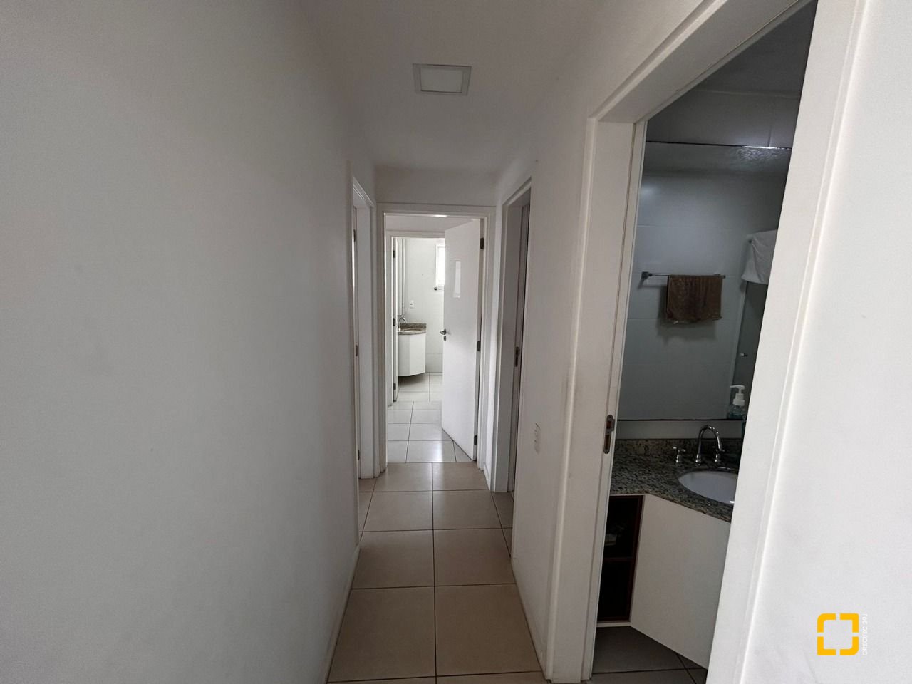 Apartamento com 83m², 3 quartos (sendo 1 suíte), 2 garagens, no bairro Pagani em Palhoça