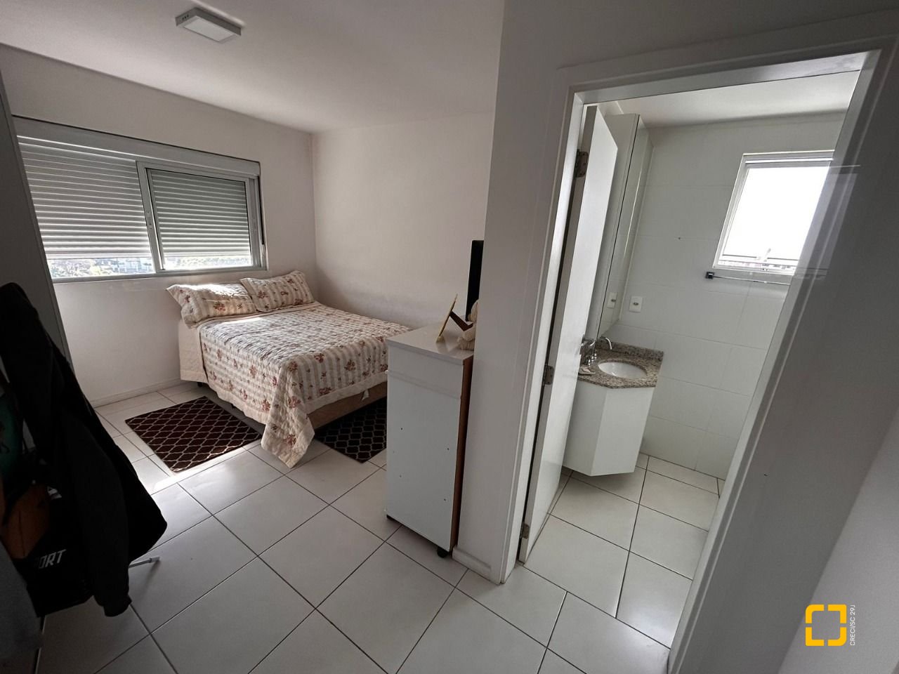 Apartamento com 83m², 3 quartos (sendo 1 suíte), 2 garagens, no bairro Pagani em Palhoça