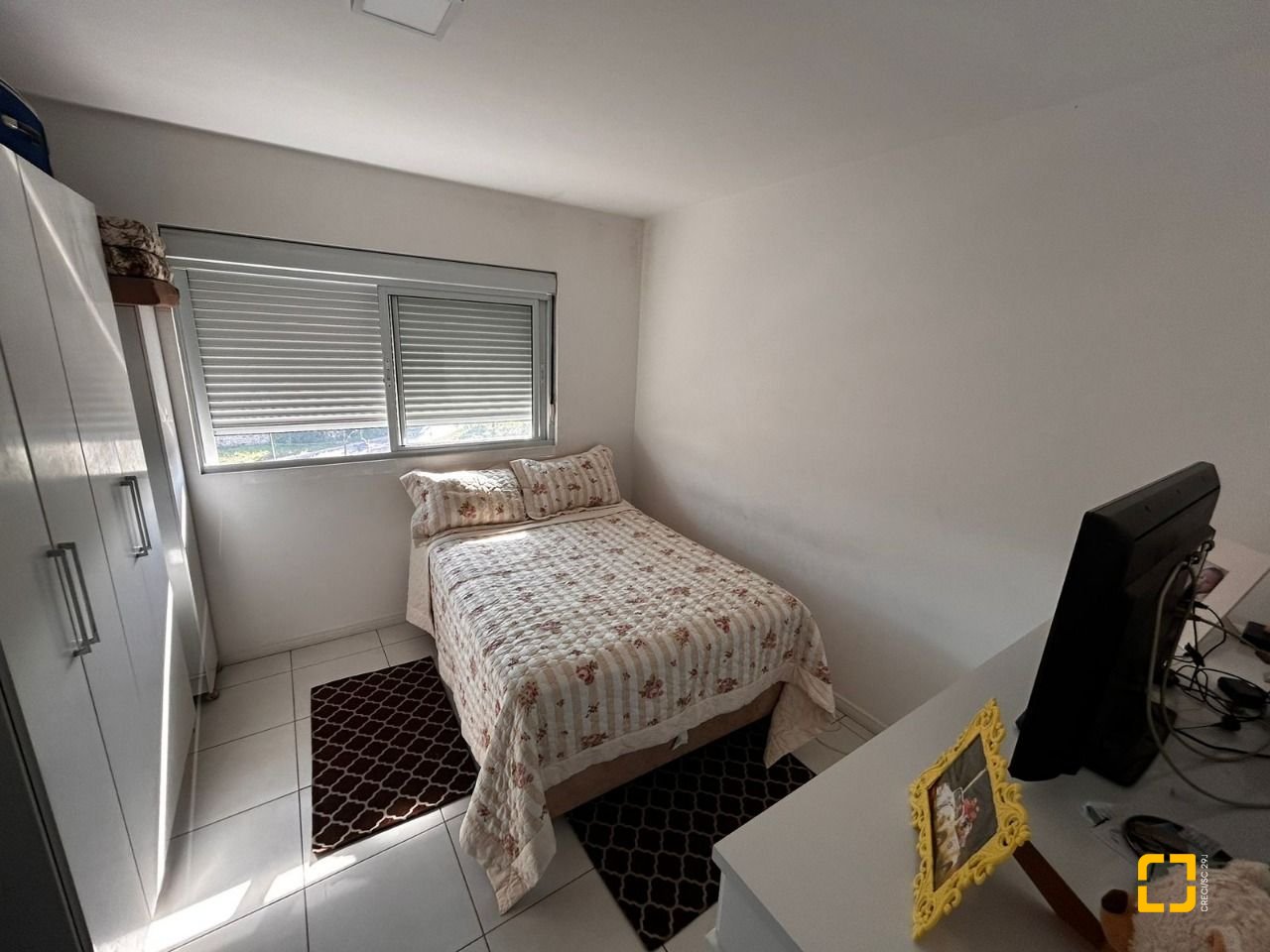 Apartamento com 83m², 3 quartos (sendo 1 suíte), 2 garagens, no bairro Pagani em Palhoça