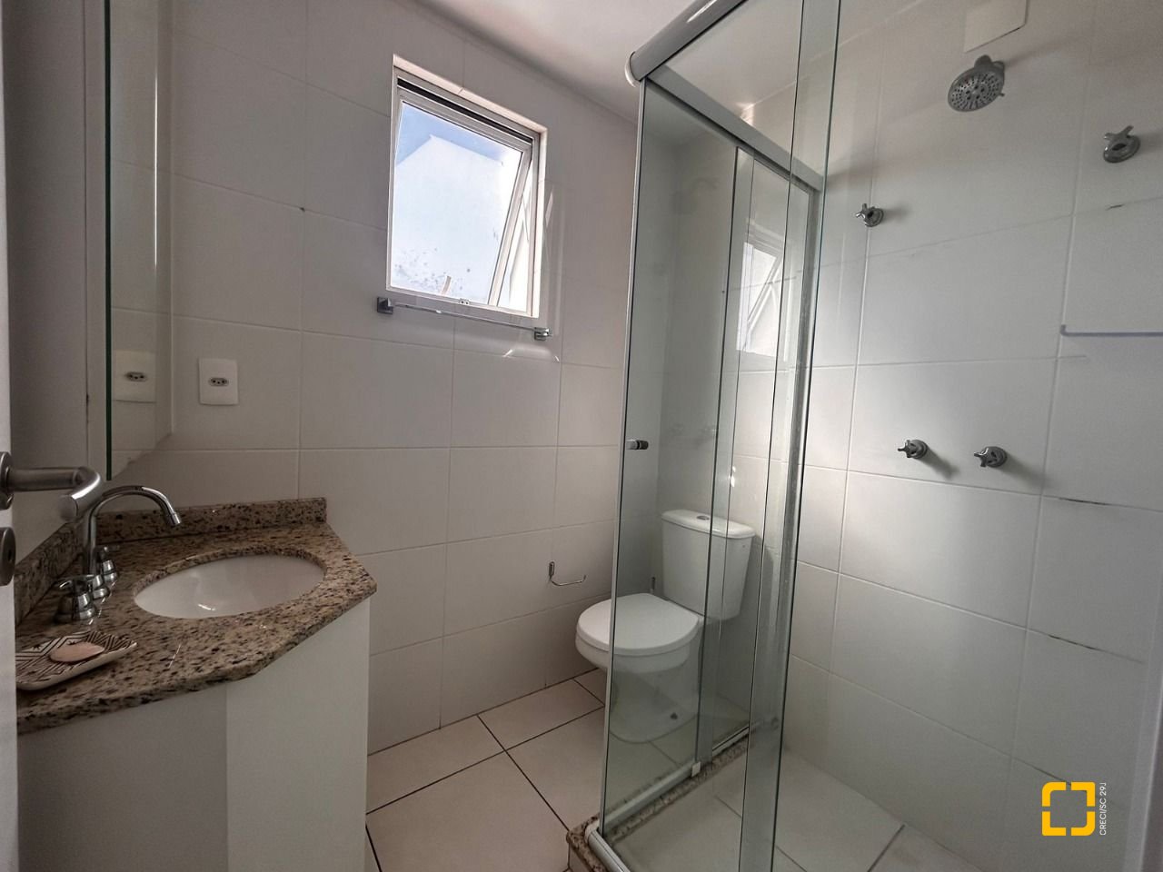 Apartamento com 83m², 3 quartos (sendo 1 suíte), 2 garagens, no bairro Pagani em Palhoça