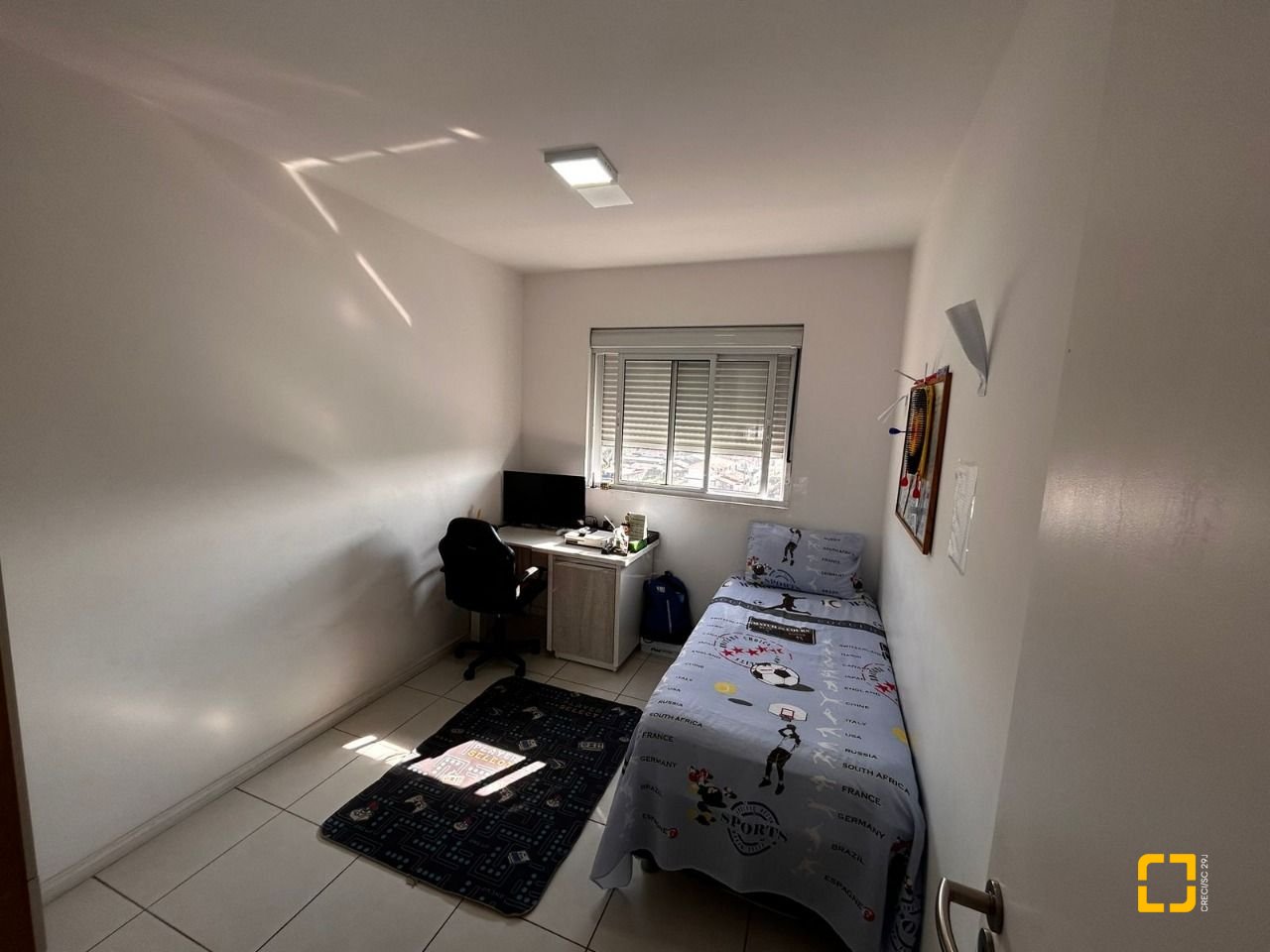 Apartamento com 83m², 3 quartos (sendo 1 suíte), 2 garagens, no bairro Pagani em Palhoça
