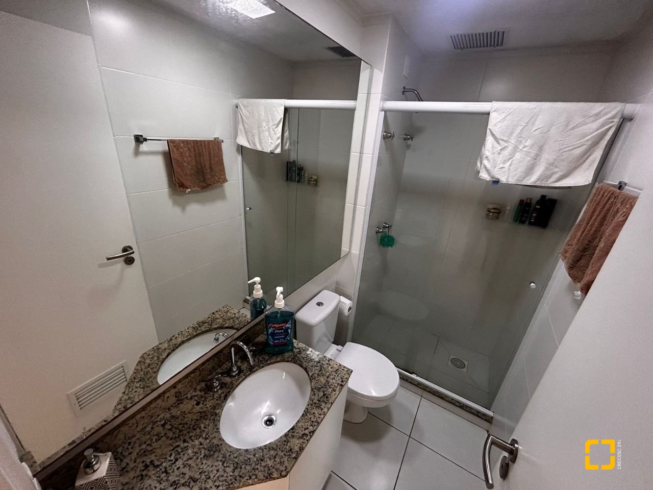 Apartamento com 83m², 3 quartos (sendo 1 suíte), 2 garagens, no bairro Pagani em Palhoça